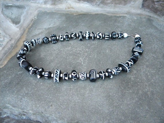 Vintage Wooden Beaded Necklace / Black and White … - image 5