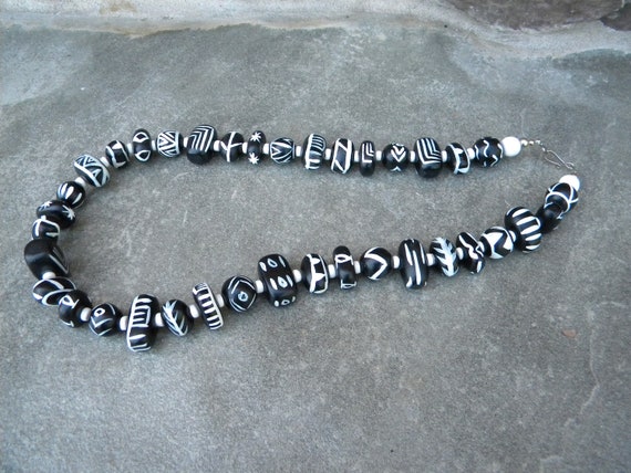Vintage Wooden Beaded Necklace / Black and White … - image 7