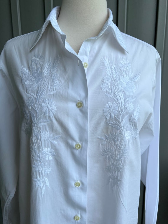 Vintage Classic White Blouse with Embroidery Deta… - image 6