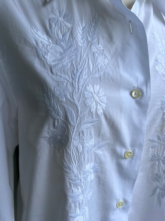 Vintage Classic White Blouse with Embroidery Deta… - image 8