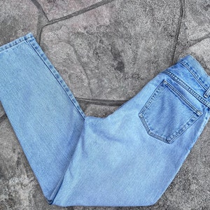 Size 28 Vintage High Waisted Wrangler Jeans / Faded Wash / All Cotton / Size 28 in Waist