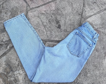 Size 28 Vintage High Waisted Wrangler Jeans / Faded Wash / All Cotton / Size 28 in Waist