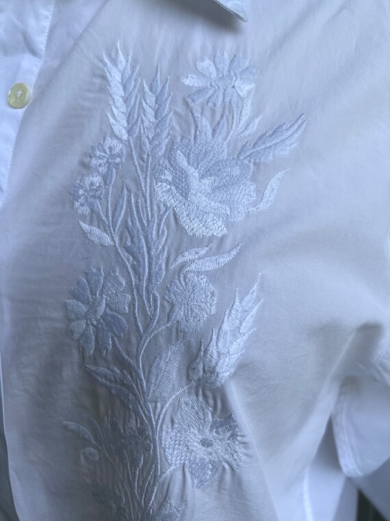 Vintage Classic White Blouse with Embroidery Deta… - image 9