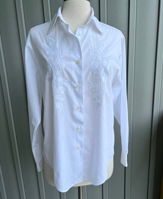 Vintage Classic White Blouse with Embroidery Deta… - image 5