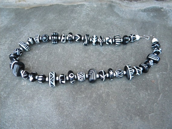 Vintage Wooden Beaded Necklace / Black and White … - image 6