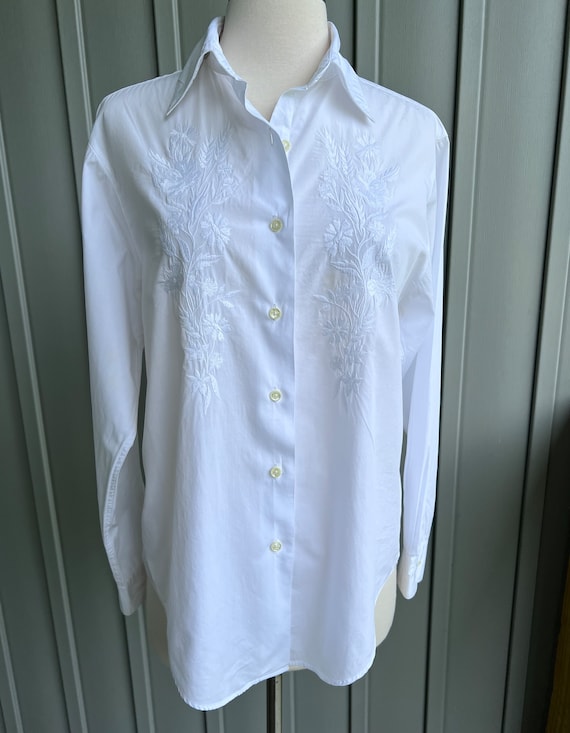 Vintage Classic White Blouse with Embroidery Deta… - image 7