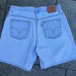 Size 31 Women's Vintage Levi's Denim Shorts / Levi's Classic Light Wash Denim / Iconic Levi's Shorts / High Waist Levis Shorts / Waist 31