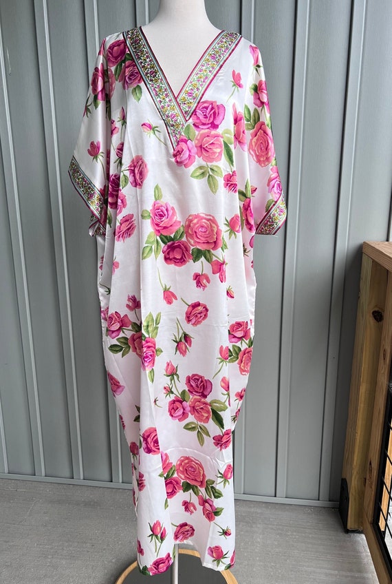 Vintage Caftan Lounge Dress / Kimono / Pink Roses 