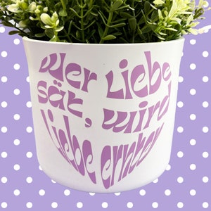 Adesivo per vaso di fiori da regalare per matrimonio, fidanzamento o baby shower, che semina amore come un cuore, personalizzabile