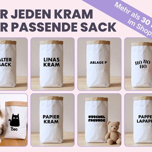 Übersicht mehrerer Papiersäcke aus Kraftpapier mit verschiedenen Sprüchen wie Alter Sack, Names Kram, Papierkram oder Ho, Ho, Ho zu Weihnachten, eine dekorative Aufbewahrung für Zuhause, Büro, Kinderzimmer, außerdem ein etwas kleinerer Sack mit Katzenmotiv, den es auch für Hunde gibt.