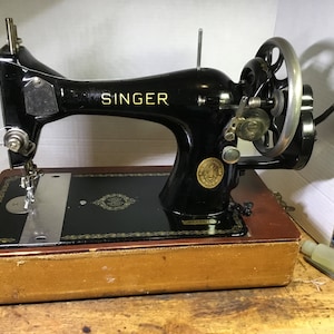 1940s Singer 128k handcrank sewing machine