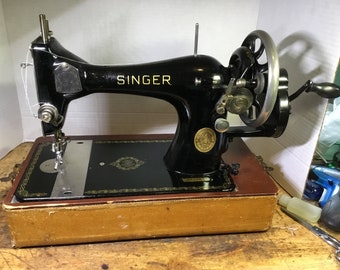 Singer 128k handcrank naaimachine uit de jaren 40