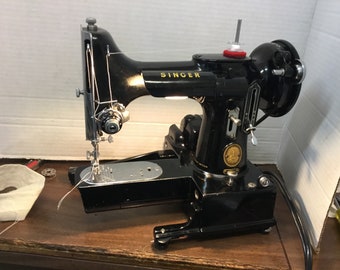 Singer 222k peso pluma con brazo libre, un solo propietario.