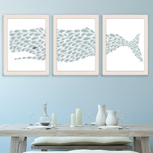 Reuzenwalvis print, blauwe kleine vissen, drieluik set van 3, giclee-kunstposter, nautisch interieur, kustmuurkunst, blauwe en witte kunst
