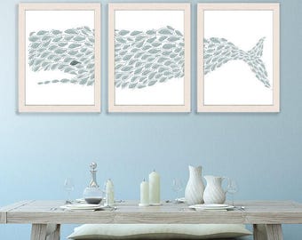 Conjunto de tríptico de arte com baleias, decoração de parede náutica azul com tema costeiro.