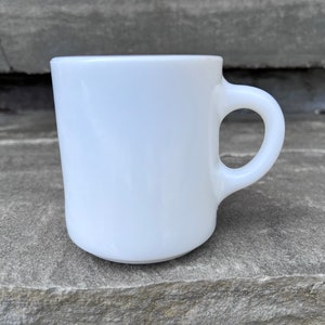 Vintage White Milk Glass Mug / Retro Kitchen / Farmhouse Coffee Mug / Milk Glass Coffee Cup