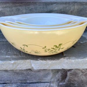 Vintage Pyrex Shenandoah Cinderella Nesting Bowls/ Set of 4 / Opal Pyrex / Pyrex Green Floral Nesting Bowls