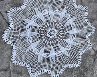 Vintage XLarge Lacy Doily / 44 inches / Vintage Linens / Vintage Table Scarf / Table Centerpiece / Shabby Chic / Cottage Linens