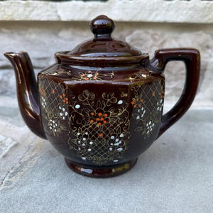 Japanese Redware Hand Painted Tea Pot / Mid Century / Brown Painted Teapot / 20 Ounce Capacity / Moriage / Made in Japan