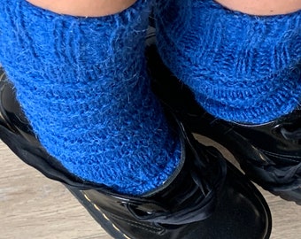 Handstickade benvärmare i fårull: Strumpor med mitten av vaden