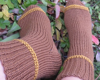 Handstickade akrylstrumpor: Bruna och gula, storlek 7-9