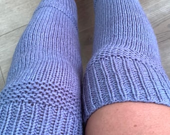 Handstickade blå benvärmare: Fluffiga stövelmanschetter