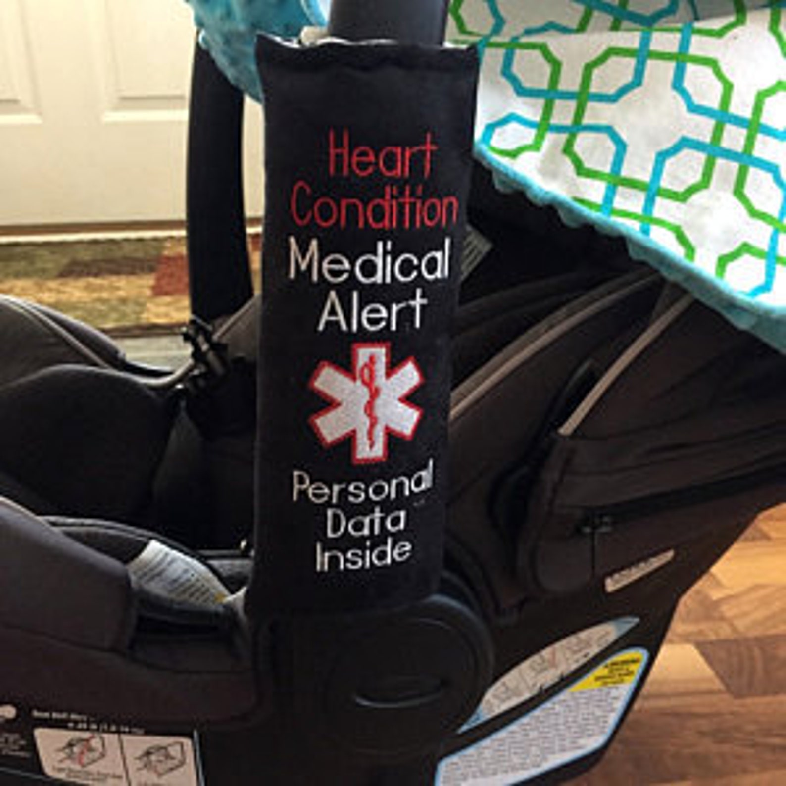 Help Belts Medical Alert Seatbelt Cover For Kids In Car Seats - Type 1 Diabetes & Emergency Info Pocket (6" Black/White) - View #2