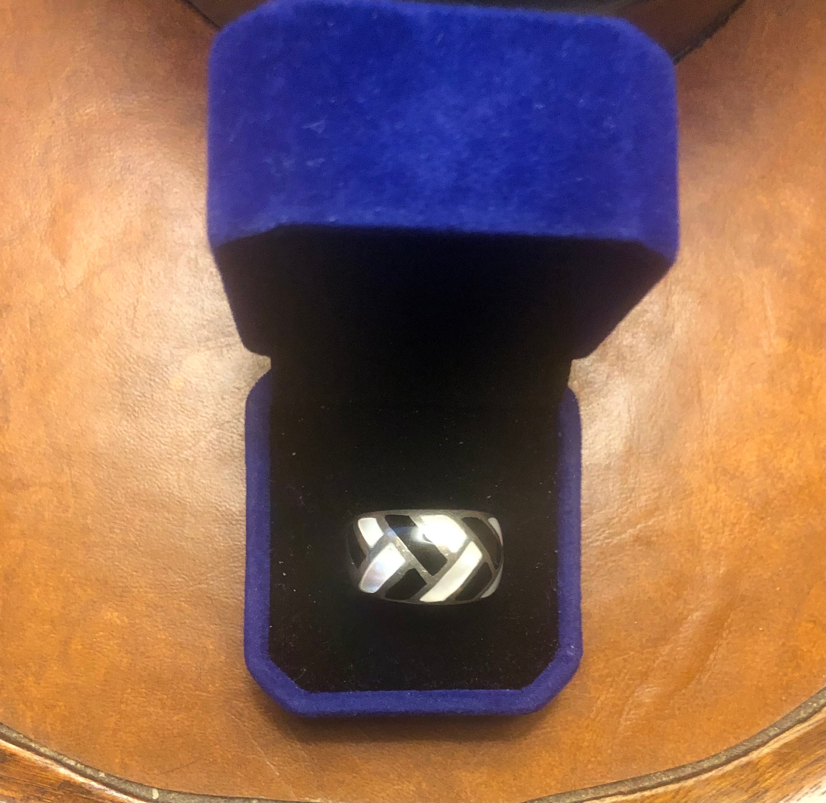 Beautiful Vintage Sterling Silver .925 MOP & Black Onyx Band