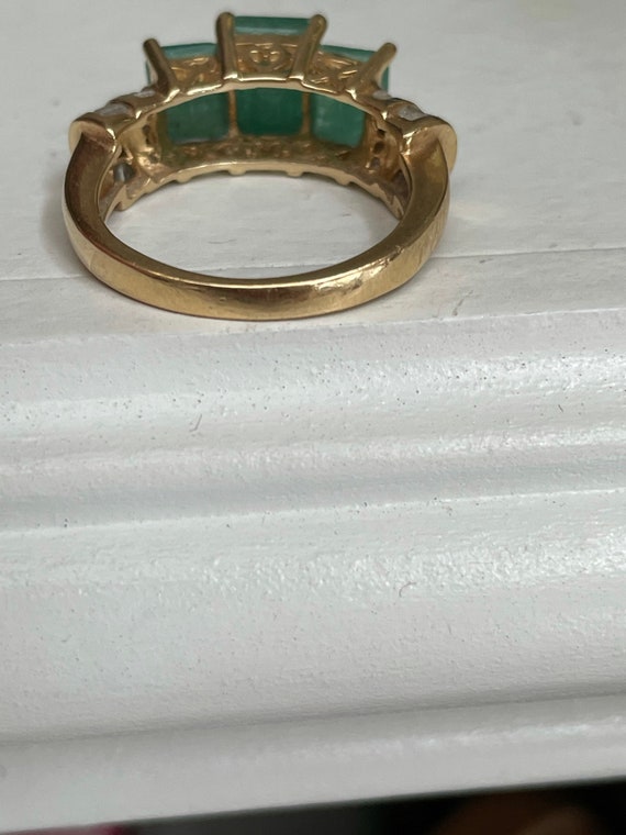 14k gold Natural Emerald and Diamond ring - image 5