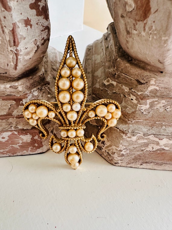 Vintage Trifari Fleur Di Lis Faux Pearl brooch in 