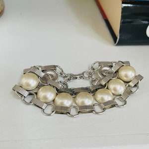 Vintage Sarah Coventry Faux pearl bracelet