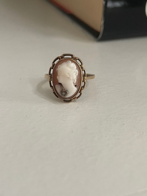 10k Cameo Ring with small diamond