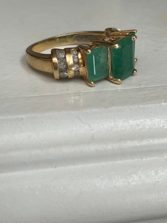 14k gold Natural Emerald and Diamond ring - image 4