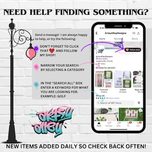 Op de afbeelding: Een screenshot van een Etsy-winkel genaamd ArtsyAlleyDesigns. De winkel heeft een sterverkoperbeoordeling en meer dan 3.900 verkopen. De winkel biedt een verscheidenheid aan artikelen aan, waaronder aanbevolen artikelen, handdoeken en tassen. De winkel heeft ook een zoekbalk waar klanten naar specifieke artikelen kunnen zoeken. De tekst op het scherm zegt "Hulp nodig bij het vinden van iets?" en geeft instructies over hoe je artikelen in de winkel kunt vinden.