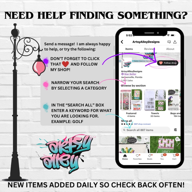 Op de afbeelding: Een screenshot van een Etsy-winkel genaamd ArtsyAlleyDesigns. De winkel heeft een sterverkoperbeoordeling en meer dan 3.900 verkopen. De winkel biedt een verscheidenheid aan artikelen aan, waaronder aanbevolen artikelen, handdoeken en tassen. De winkel heeft ook een zoekbalk waar klanten naar specifieke artikelen kunnen zoeken. De tekst op het scherm zegt "Hulp nodig bij het vinden van iets?" en geeft instructies over hoe je artikelen in de winkel kunt vinden.