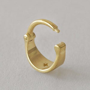 Breiter Septum Clicker Gold, Stammes Septum Ring, Septum Herrenring, Septum Ring Damen, Septum Piercing