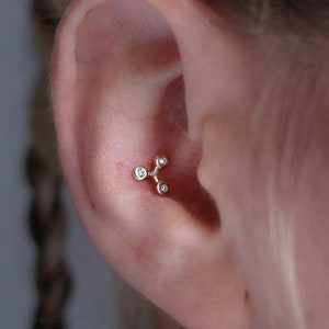 14k Gold Trinity Stud Earring, Conch Piercing, 14k Gold Conch Jewelry, Conch Stud, Helix Piercing, Helix Stud, Cartilage Piercing