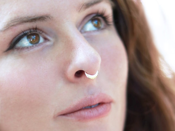 Dainty gold septum ring outlet