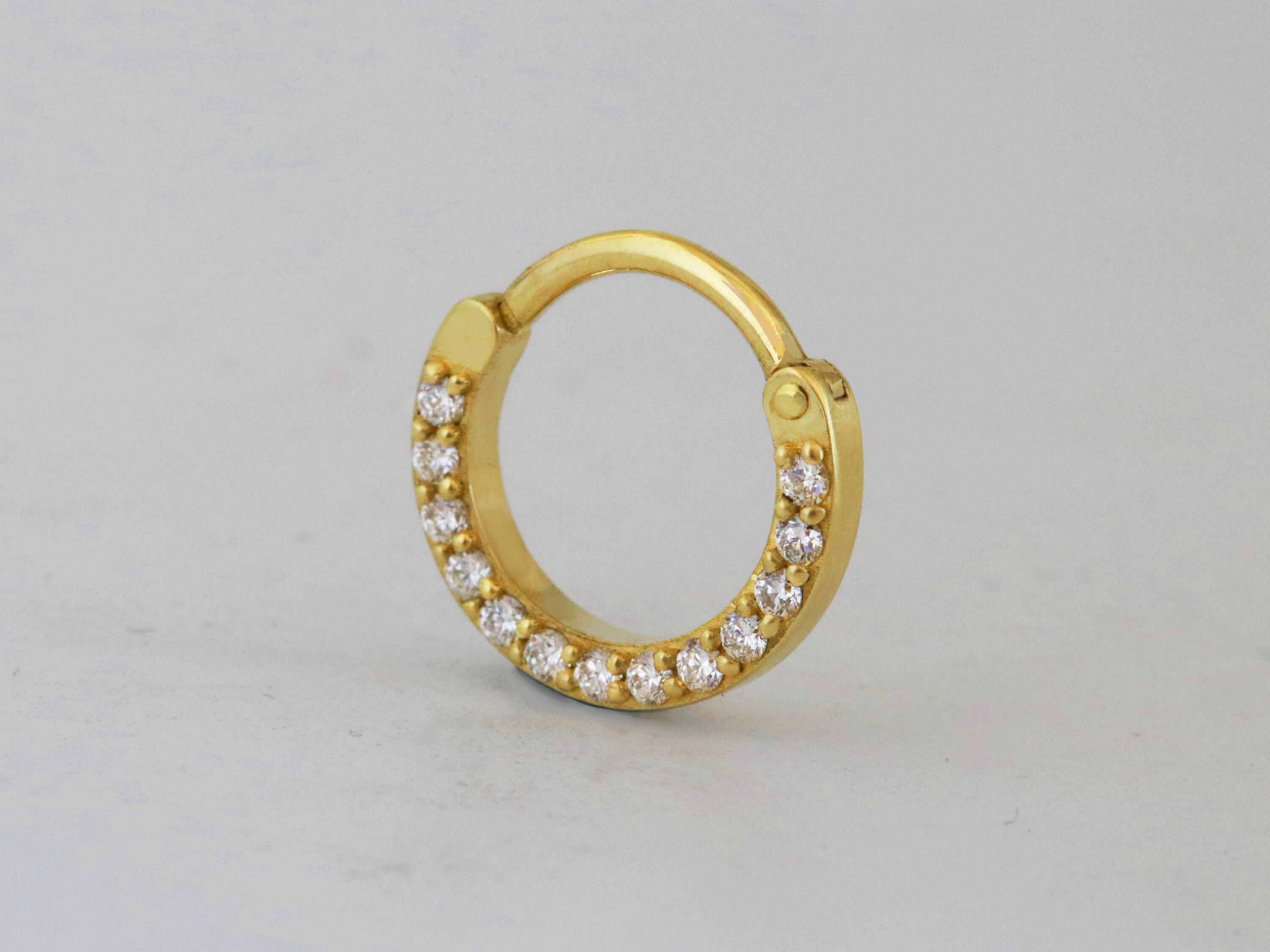 Anello al naso in oro indiano - Cerchio massiccio in oro 14k con delicata pallina decorativa - Italia