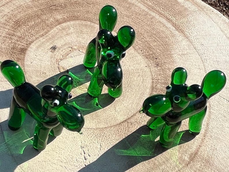 Mini Miniatur Glasballon Hundesitter Figur Sammlerstück - Einzeln Verkauft Grün