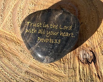 Confida nel Signore... Proverbi 3:5 Scrittura incisa Fiume Roccia