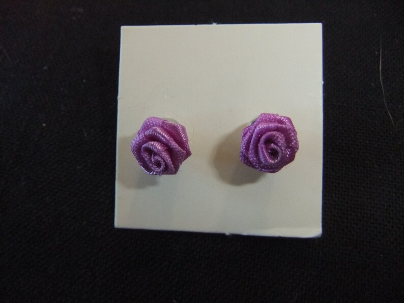 Stud Earrings Vintage 1985 in Original Box Rose Blossom Pierced Earrings Vintage Avon Earrings