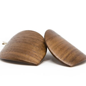 Orecchini in legno, Mogano Sapele curvato, Foglie di legno, Gioielli naturali, Curvi, Gioielli in legno sostenibili artigianali, 5o anniversario immagine 9