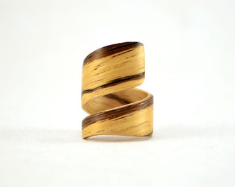 16mm houten ring, ring van gebogen hout, natuurlijk fineer Zebrawood, hedendaagse houten sieraden, gebogen ontwerp, houten accessoires