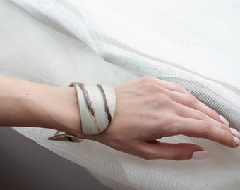 White wooden bangle and Lightweight earrings - Handcrafted wooden jewelry for Chic Spring - Summer Looks - Sustainable craftsmanship
