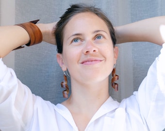 Wooden Jewelry Set, Nature-Inspired, Brazilian Rosewood Bracelet and Earrings, Artisanal Accessories for a Unique Style.