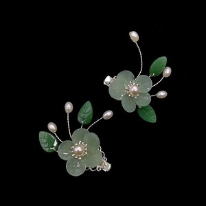 A Pair of Vintage Glazed Green / White Floral Bridal Hair Clip Chinese Hanfu Flower Hair Clips Minimalist Wedding Hair Accessories