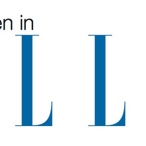 Może przedstawiać: Tekst "As seen in" znajduje się nad słowem "ELLE" pogrubioną, ciemnoniebieską czcionką. Litery "ELLE" są duże i r&oacute;wnież ciemnoniebieskie, na białym tle.