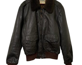Cazadora bomber de cuero vintage de L.L. Bean