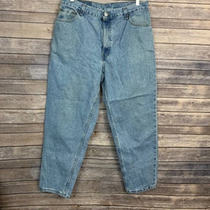 Vintage Levi&#39;s 550 Relaxed Fit Tapered Leg Jeans